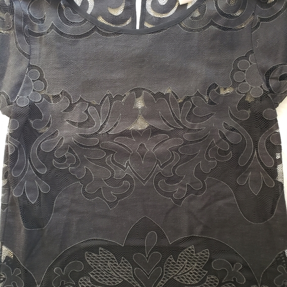 Women's Black Lace Top, Banana Republic, size 0 - Picture 3 of 5